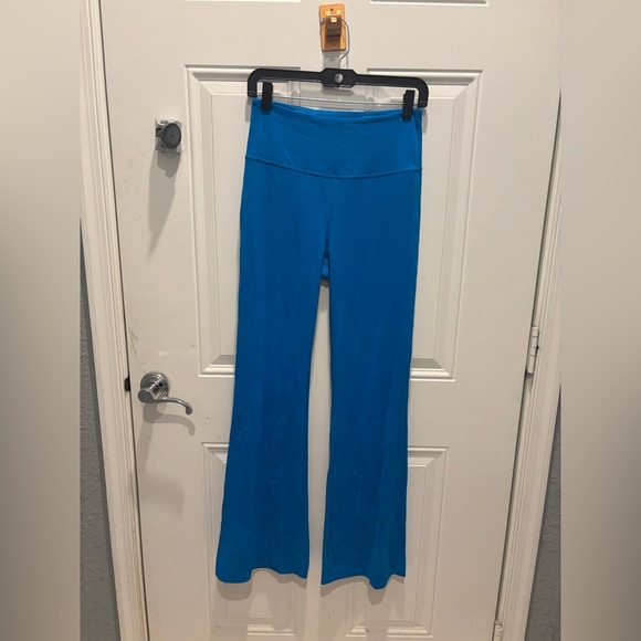 Lululemon 💎 Groove Super-High-Rise Flared Pant *Nulu
Poolside size 8 - Picture 4 of 7